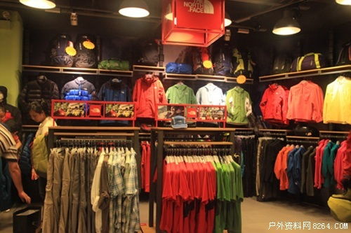 深圳火狐貍1200平方米航苑店店面陳列欣賞