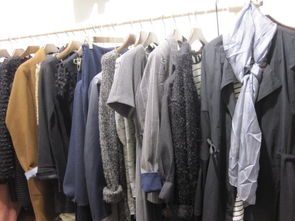 探索韓國(guó)進(jìn)口女裝商機(jī) 批發(fā)零售代銷一體化，零門檻創(chuàng)業(yè)新選擇